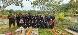 Menumbuhkan jiwa gotong royong, PSHT Ranting Kintap bersih-bersih makam