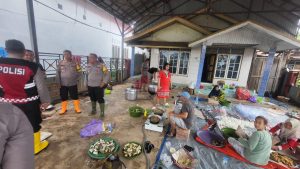 Polres Tanah Laut buka dapur umum bantu korban Banjir Bati Bati